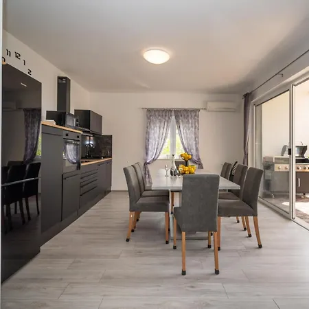 Dream House Ivana & Toni Guest house 3*